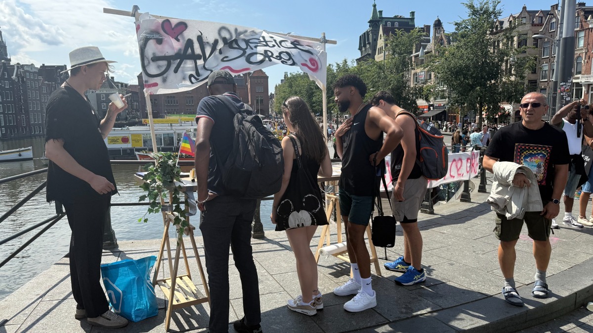 Opnieuw handtekeningen verzameld tijdens slotdag WorldPride voor onderzoek naar politieoptreden
